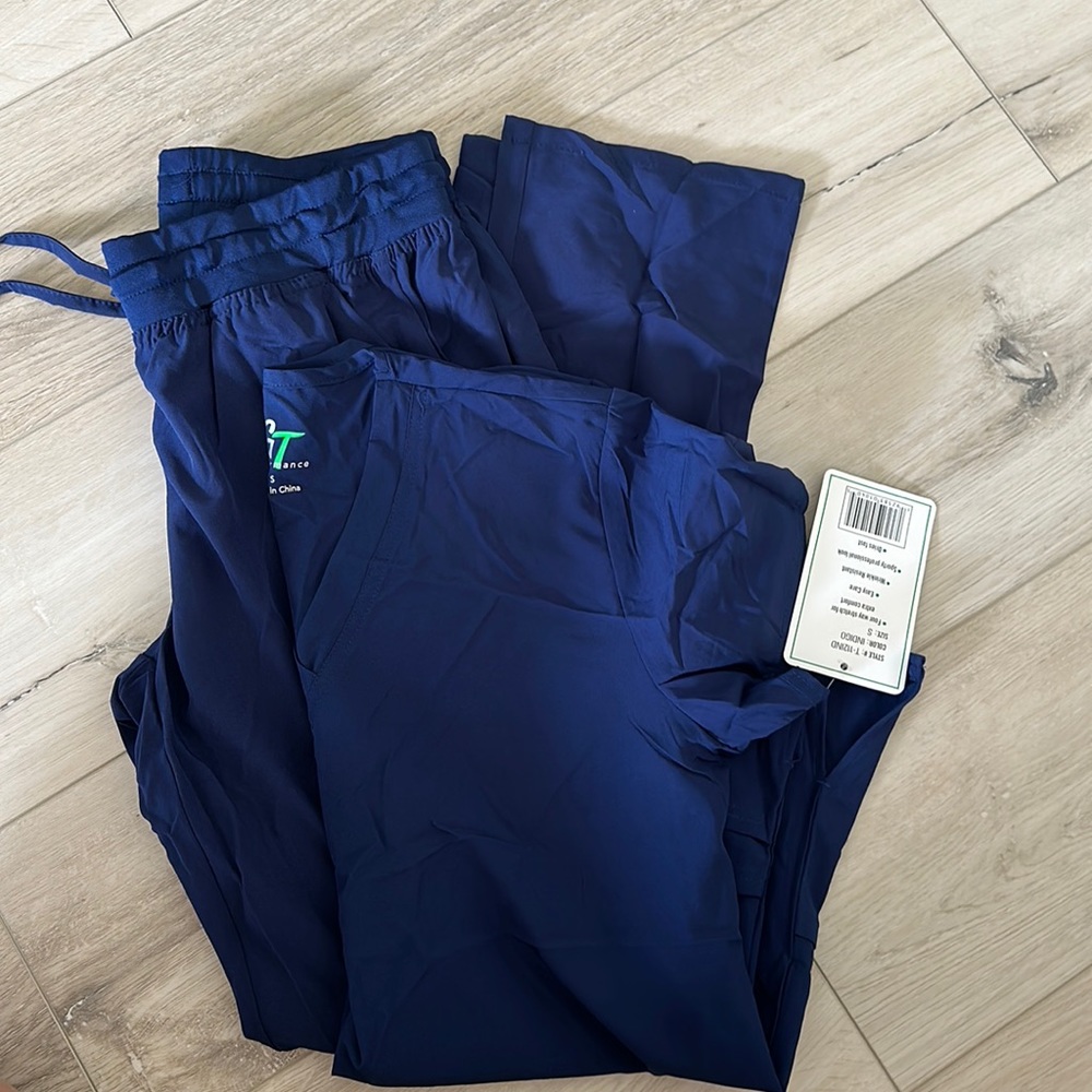 GT performance scrubs ! NWT !